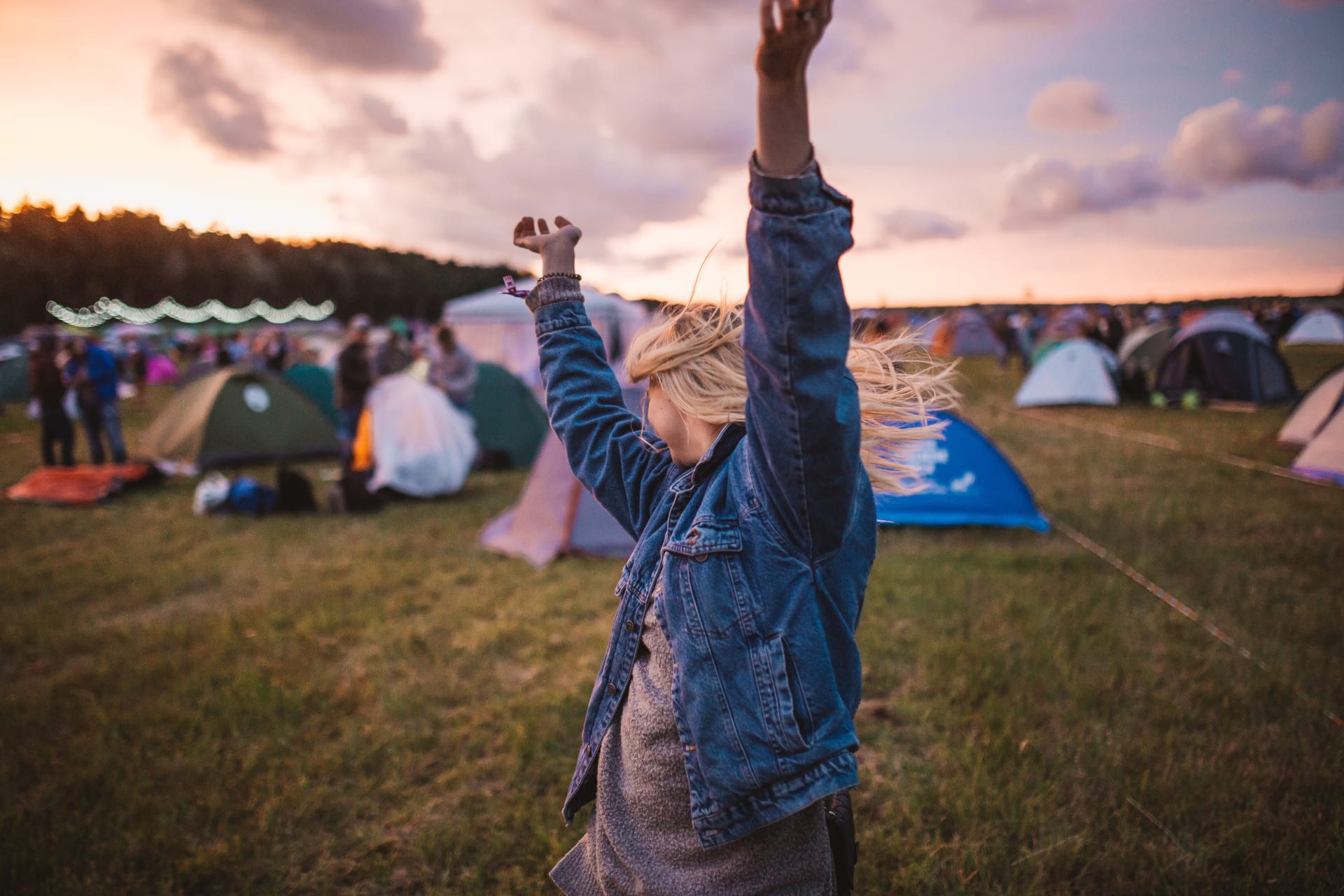 O’Camping - femme joyeuse